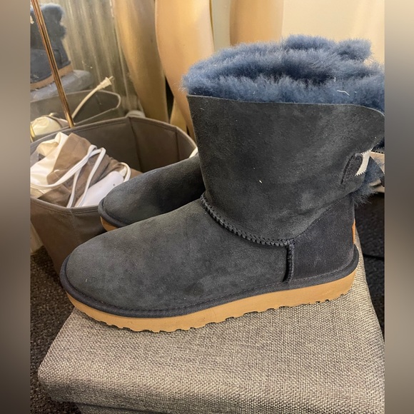 Practically new uggs (worn 2 times )💙 - Picture 1 of 4